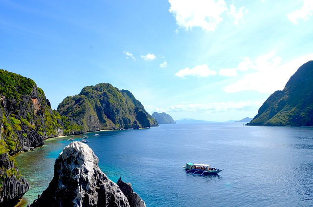 Best Destinations for CHEAP TROPICAL VACATIONS - Palawan, Phillippines